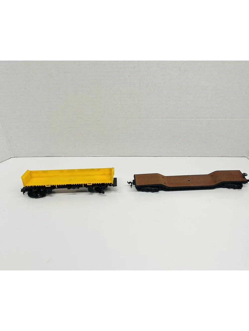 Lot Of 6 Used HO Scale Flat Cars Union Pacific, Southern Pacific, Unbranded ￼